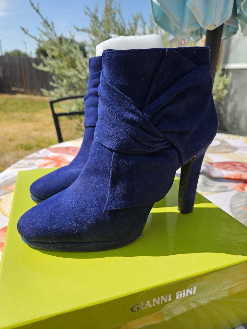 Women's Blue Suede Bow Stilleto Booties By Gianni Bini